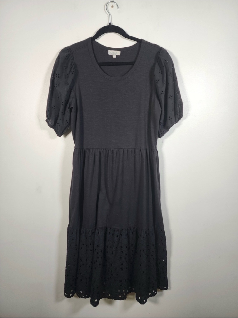 Chenault Black Eyelet Puff-Sleeve Midi Dress Size Large